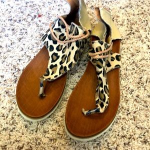 Super cute Sandler size 8